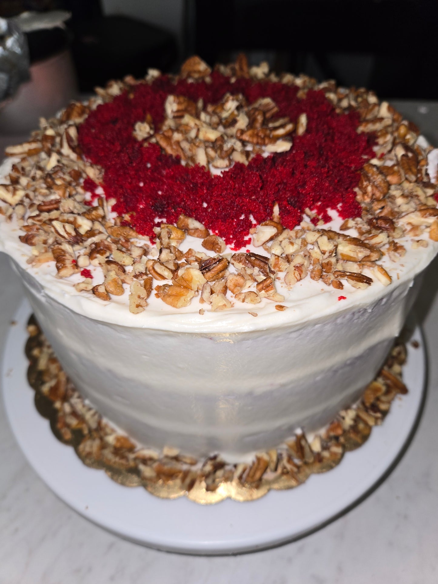 3-Layer Classic Red Velvet Cake (with nuts, 8 inch)