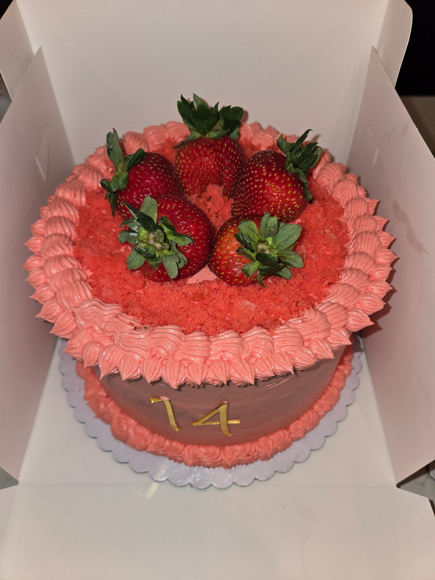 Strawberry Three-Layer Cake (8 inch, with fruit)